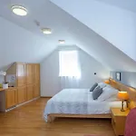 Ana Bed & Breakfast 3*