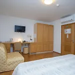 فندق مبيت وإفطار Ana 3*