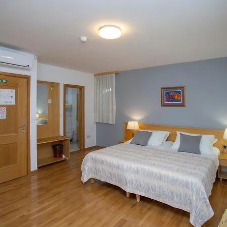 Ana Bed & Breakfast 3*