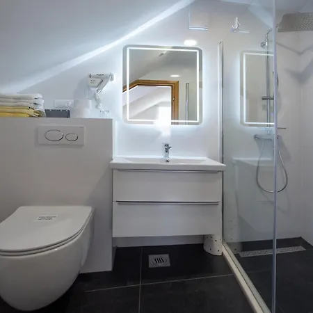 Ana Oda ve Kahvaltı 3*