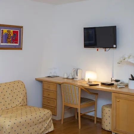 Ana Bed and Breakfast 3*