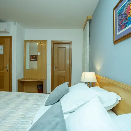 Ana Bed and Breakfast