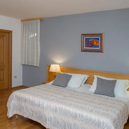 Ana Bed and Breakfast 3*